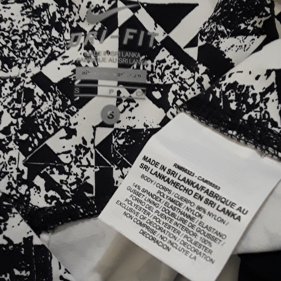 Nike Dri Fit  Legend. Jewels Tight Training Capri - Picture 14 of 15